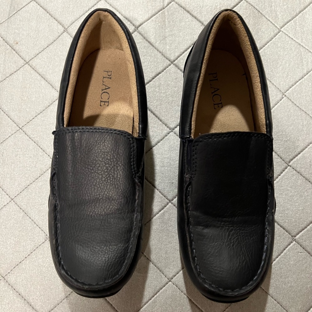 Children’s Place Boys size 3 Dark Navy Loafer